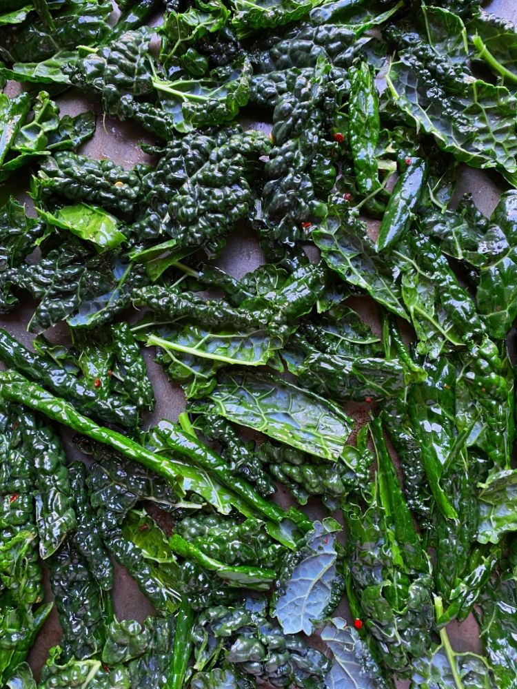 Easy Kale Chip recipe | Stacie Billis