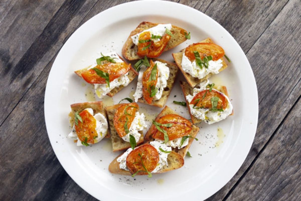 Your new favorite summer appetizer: Roasted Apricot Crostini | Stacie Billis