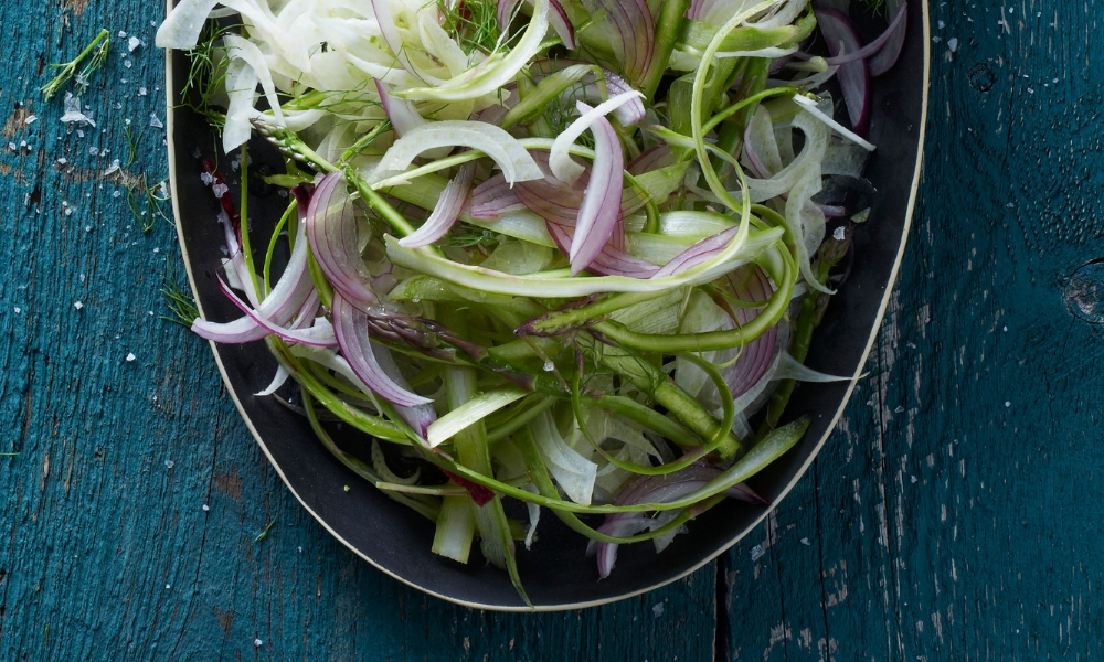 A simple Asparagus and Fennel Salad recipe that even asparagus skeptics will enjoy! | from the Make It Easy cookbook by Stacie Billis | staciebillis.com