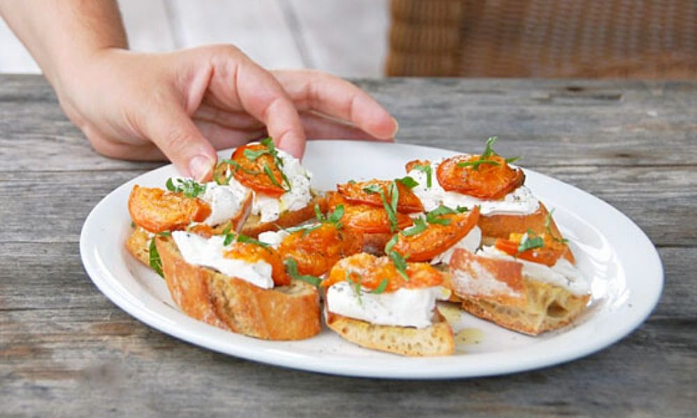 Roasted Apricot Crostini: the perfect summer bite! | Stacie Billis